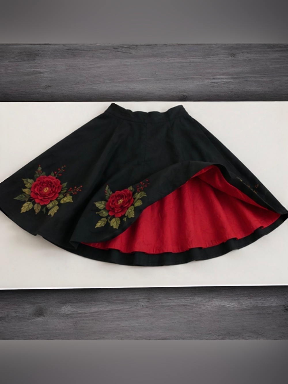 Persaman NY Black Rose Appliqué A-Line Skirt Red Lining Romantic Statement Sz 8 - Picture 3 of 10